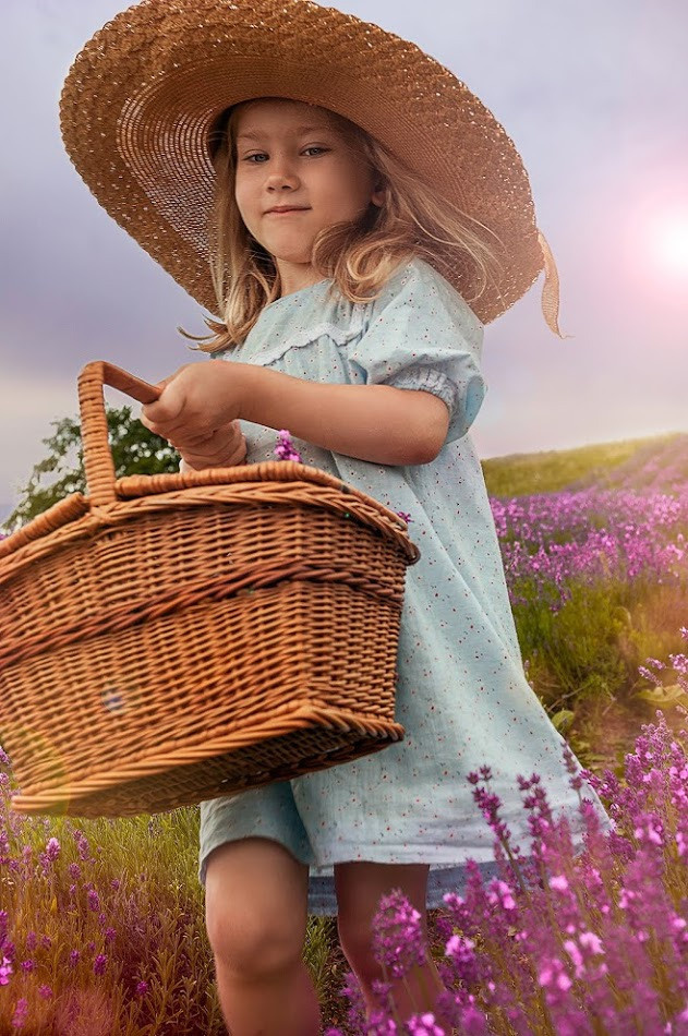 Family photo shoot. Calgary wedding photo and video. Photographer Andrii Bielikov