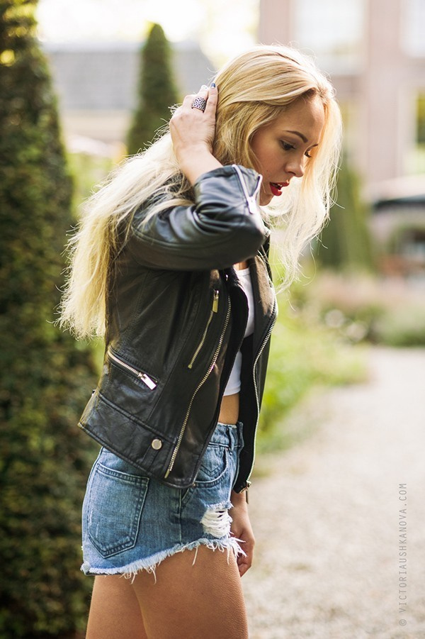 Anastasia in the Frankendael Park. Portret, trouw en familie fotograaf in Amsterdam en Almere