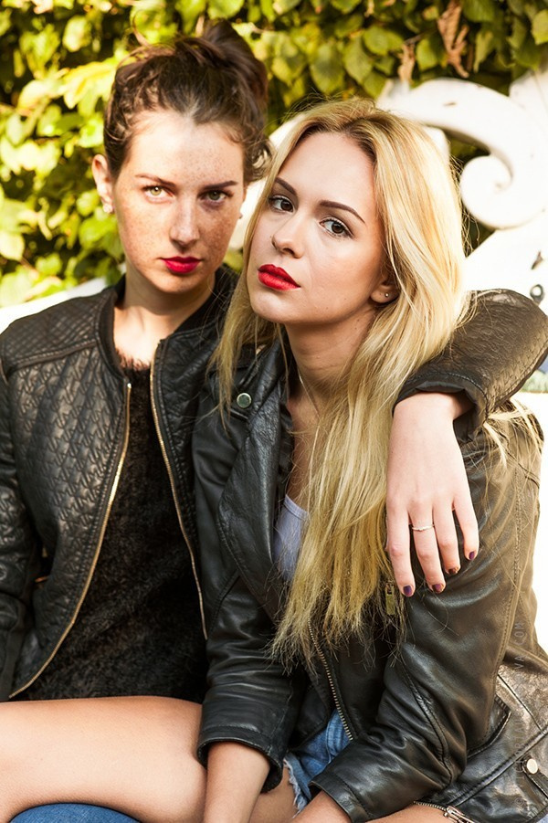 Anastasia in the Frankendael Park. Portret, trouw en familie fotograaf in Amsterdam en Almere