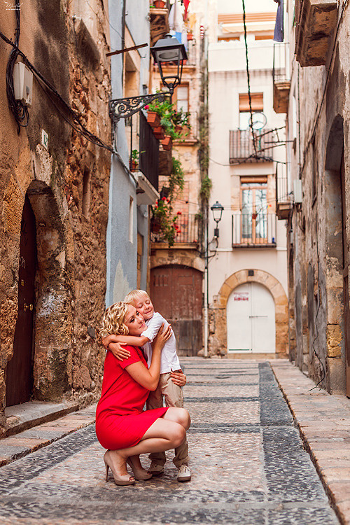 Fantástica sesión de fotos de mamá con hijo en Tarragona. Fotógrafo en Barcelona  Maslik Yulia