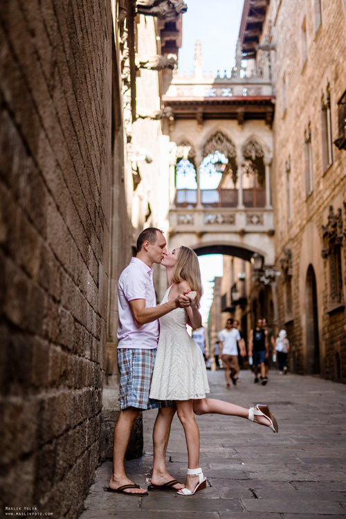 Sesión fotográfica familiar de verano en Barcelona. Fotógrafo en Barcelona  Maslik Yulia