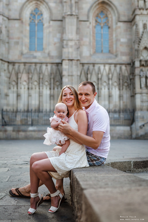 Sesión fotográfica familiar de verano en Barcelona. Fotógrafo en Barcelona  Maslik Yulia