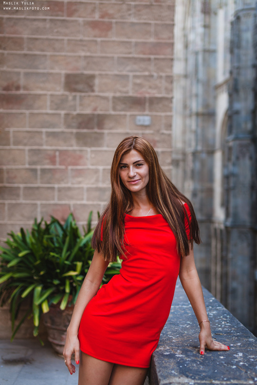 Cheeky fashion-style photo shoot in Barcelona. Photographer in Barcelona Spain Maslik Yulia