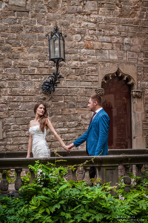 Свадебная фотосессия в Барселоне в парке Лабиринт. Фотограф в Барселоне Испании Маслик Юлия