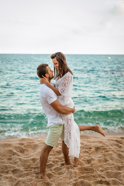 Sesión de fotos de playa en la Costa Brava. Fotógrafo en Barcelona  Maslik Yulia