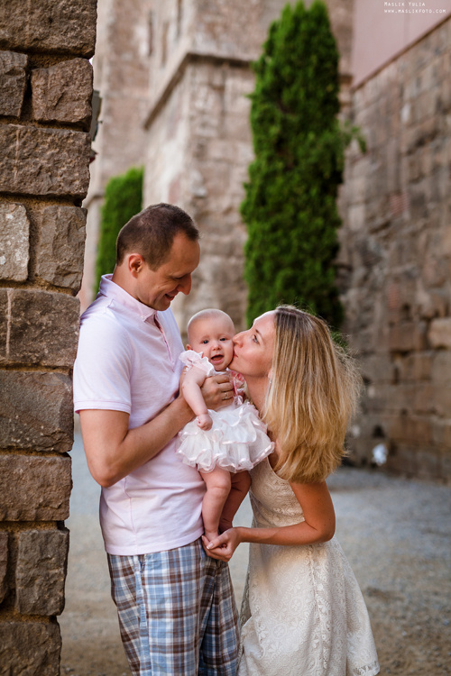 Sesión fotográfica familiar de verano en Barcelona. Fotógrafo en Barcelona  Maslik Yulia