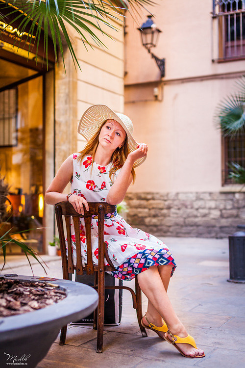 Sesión de fotos de retrato en el barrio gótico. Fotógrafo en Barcelona  Maslik Yulia