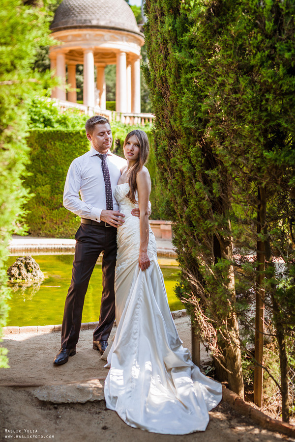 Свадебная фотосессия в Барселоне в парке Лабиринт. Фотограф в Барселоне Испании Маслик Юлия