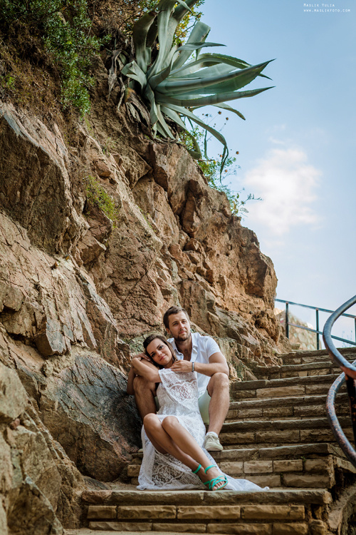 Sesión de fotos de playa en la Costa Brava. Fotógrafo en Barcelona  Maslik Yulia
