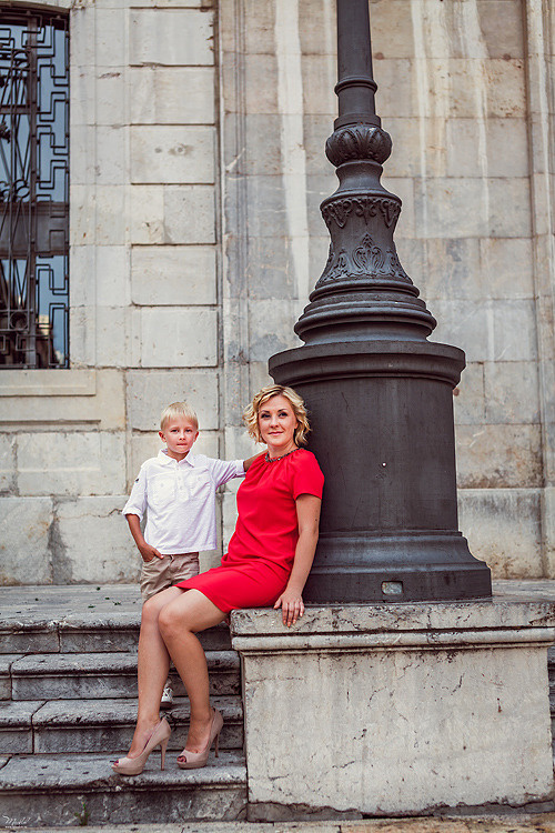 Fantástica sesión de fotos de mamá con hijo en Tarragona. Fotógrafo en Barcelona  Maslik Yulia