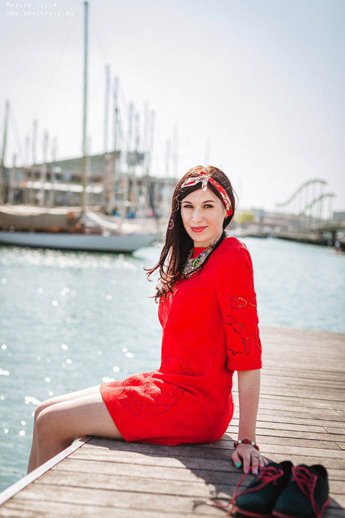 Elegante sesión de fotos en el puerto de Barcelona. Fotógrafo en Barcelona  Maslik Yulia