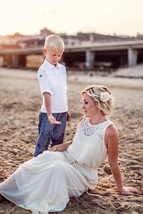 Fantástica sesión de fotos de mamá con hijo en Tarragona. Fotógrafo en Barcelona  Maslik Yulia