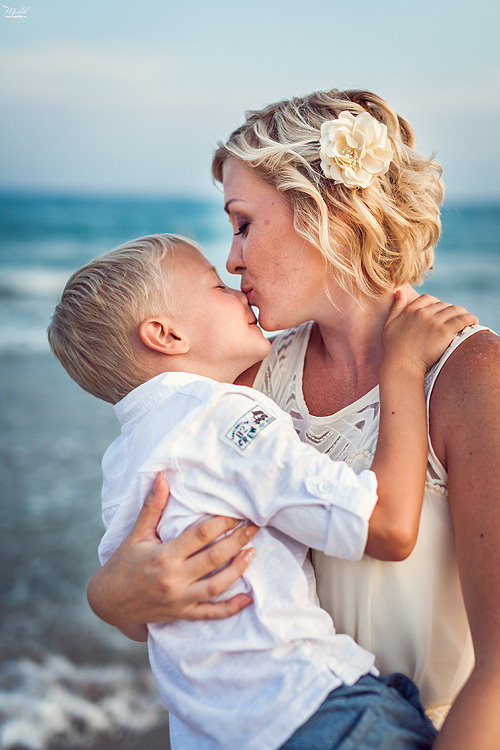 Fantástica sesión de fotos de mamá con hijo en Tarragona. Fotógrafo en Barcelona  Maslik Yulia