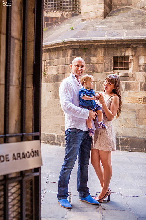 Sesión fotográfica familiar en la playa en Barcelona. Fotógrafo en Barcelona  Maslik Yulia