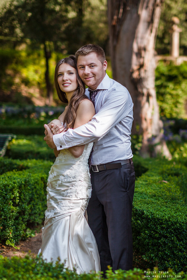 Свадебная фотосессия в Барселоне в парке Лабиринт. Фотограф в Барселоне Испании Маслик Юлия