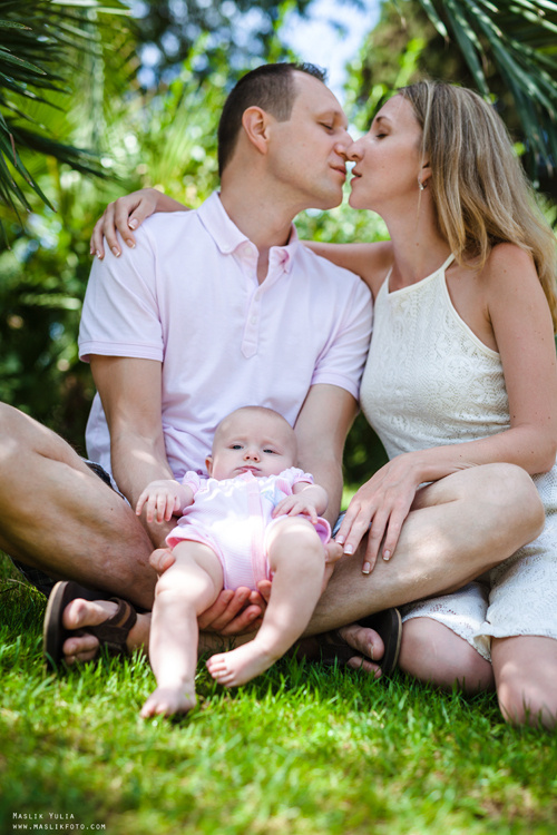 Sesión fotográfica familiar de verano en Barcelona. Fotógrafo en Barcelona  Maslik Yulia