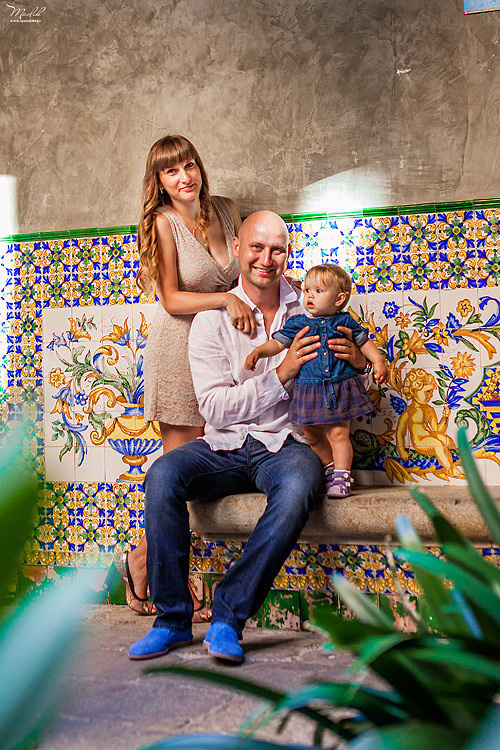 Sesión fotográfica familiar en la playa en Barcelona. Fotógrafo en Barcelona  Maslik Yulia
