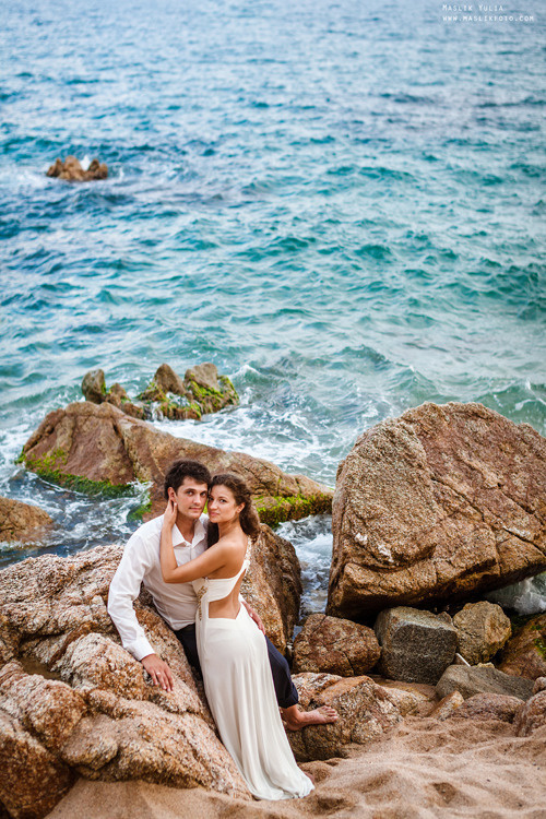 Sesión de fotos de boda de playa en España. Fotógrafo en Barcelona  Maslik Yulia
