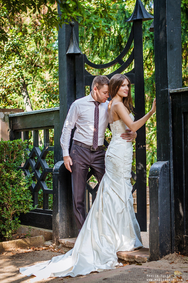 Свадебная фотосессия в Барселоне в парке Лабиринт. Фотограф в Барселоне Испании Маслик Юлия