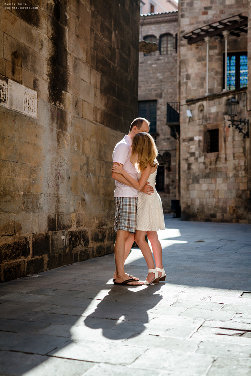 Sesión fotográfica familiar de verano en Barcelona. Fotógrafo en Barcelona  Maslik Yulia