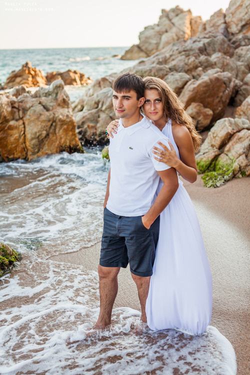 Passionate photo shoot on the Costa Brava. Photographer in Barcelona Spain Maslik Yulia