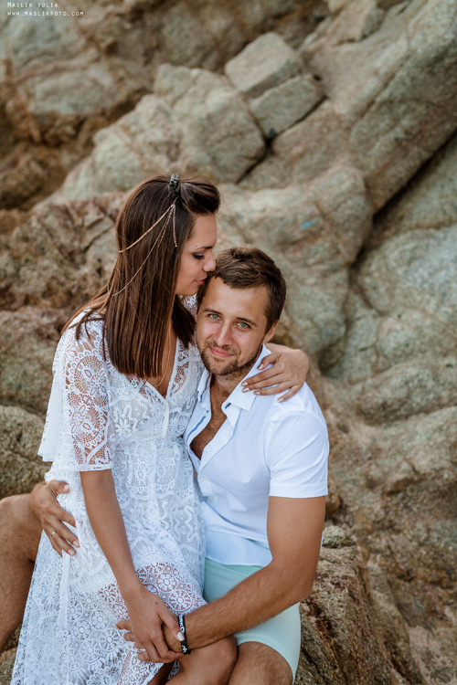 Sesión de fotos de playa en la Costa Brava. Fotógrafo en Barcelona  Maslik Yulia
