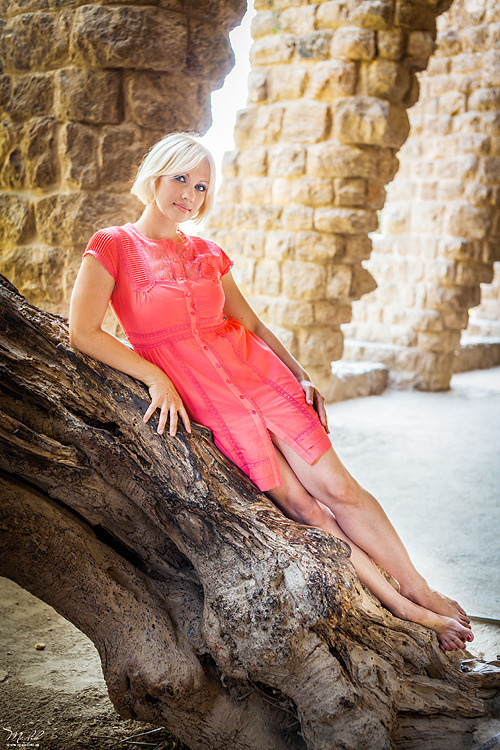 Sesión de fotos de retrato en el Park Güell. Fotógrafo en Barcelona  Maslik Yulia