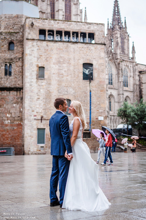 Дождливая фотосессия в Барселоне. Фотограф в Барселоне Испании Маслик Юлия