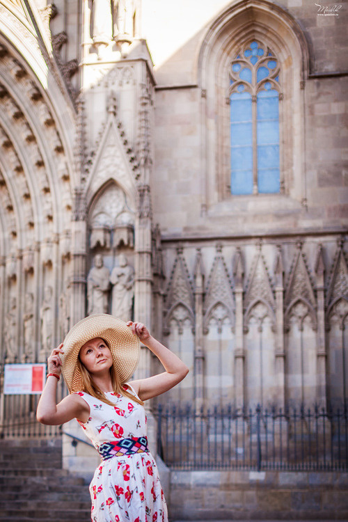 Sesión de fotos de retrato en el barrio gótico. Fotógrafo en Barcelona  Maslik Yulia