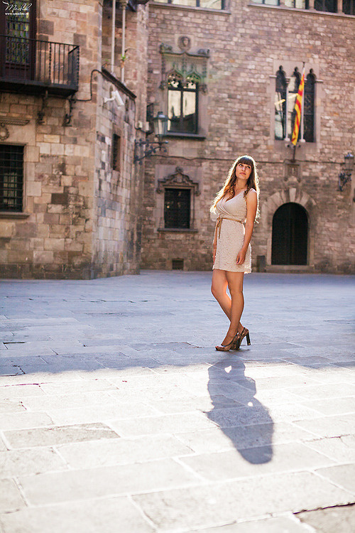Sesión fotográfica familiar en la playa en Barcelona. Fotógrafo en Barcelona  Maslik Yulia