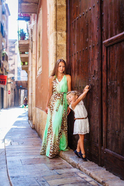 Family photo shoot in Tarragona. Photographer in Barcelona Spain Maslik Yulia