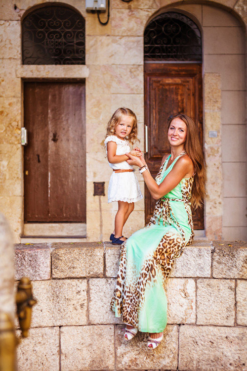 Family photo shoot in Tarragona. Photographer in Barcelona Spain Maslik Yulia