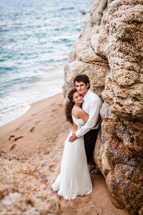 Sesión de fotos de boda de playa en España. Fotógrafo en Barcelona  Maslik Yulia
