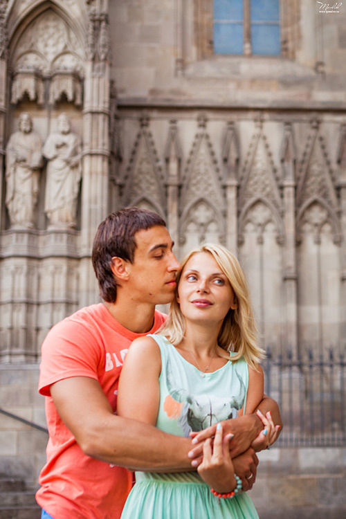 Dziarska rodzinna sesja zdjęciowa w Barcelonie. Fotograf w Barcelonie Hiszpanii Maslik Yulia