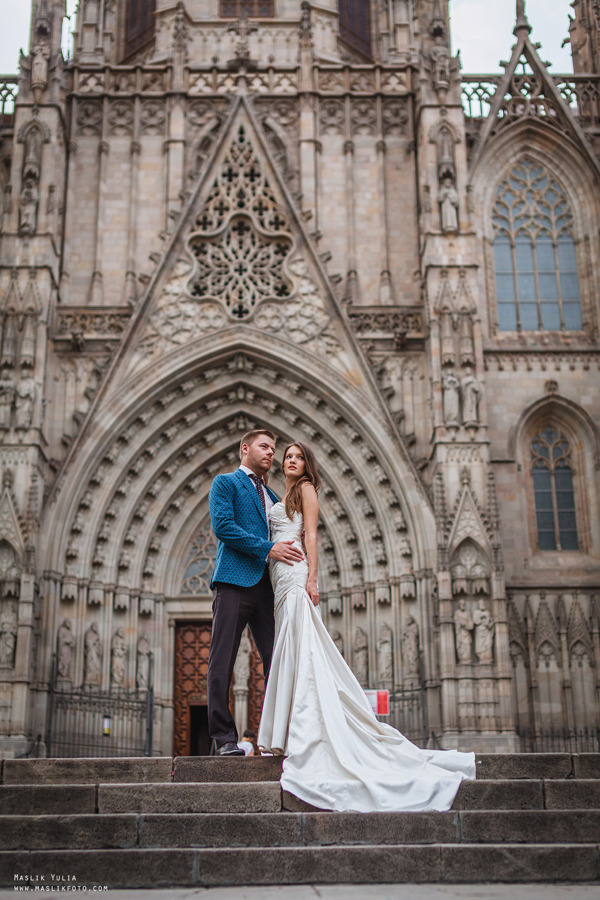 Свадебная фотосессия в Барселоне в парке Лабиринт. Фотограф в Барселоне Испании Маслик Юлия