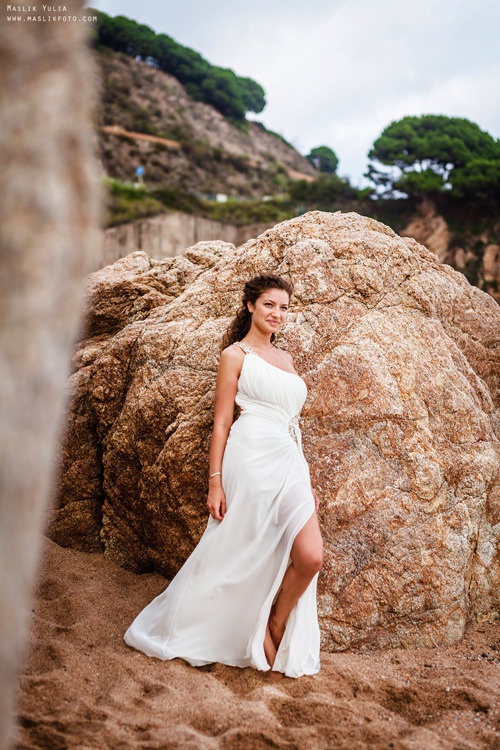 Sesión de fotos de boda de playa en España. Fotógrafo en Barcelona  Maslik Yulia