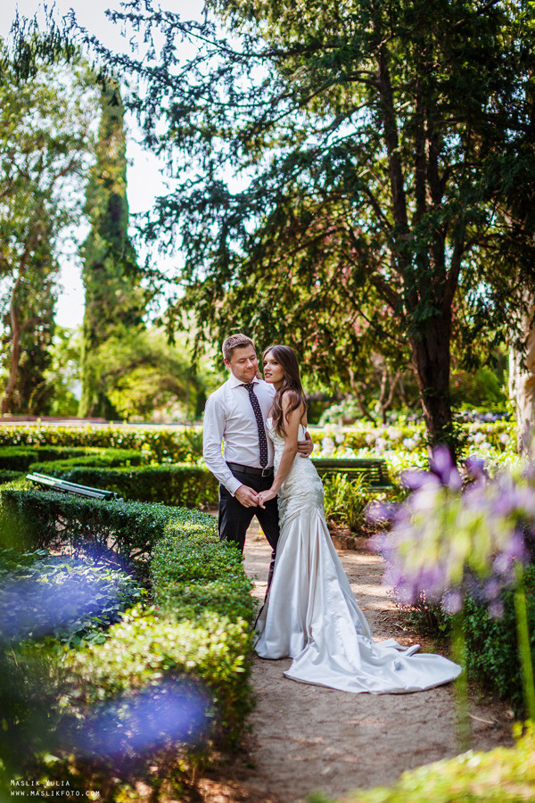 Свадебная фотосессия в Барселоне в парке Лабиринт. Фотограф в Барселоне Испании Маслик Юлия