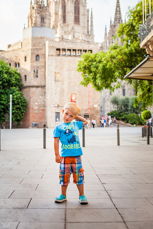 Dziarska rodzinna sesja zdjęciowa w Barcelonie. Fotograf w Barcelonie Hiszpanii Maslik Yulia