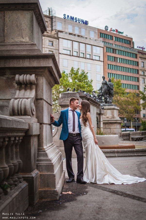 Свадебная фотосессия в Барселоне в парке Лабиринт. Фотограф в Барселоне Испании Маслик Юлия