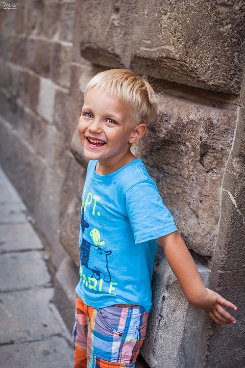 Dziarska rodzinna sesja zdjęciowa w Barcelonie. Fotograf w Barcelonie Hiszpanii Maslik Yulia