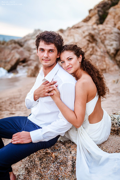 Sesión de fotos de boda de playa en España. Fotógrafo en Barcelona  Maslik Yulia
