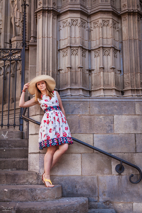 Sesión de fotos de retrato en el barrio gótico. Fotógrafo en Barcelona  Maslik Yulia