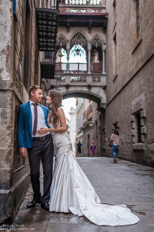 Свадебная фотосессия в Барселоне в парке Лабиринт. Фотограф в Барселоне Испании Маслик Юлия