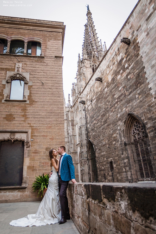 Свадебная фотосессия в Барселоне в парке Лабиринт. Фотограф в Барселоне Испании Маслик Юлия