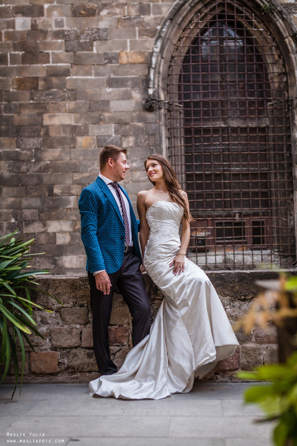 Свадебная фотосессия в Барселоне в парке Лабиринт. Фотограф в Барселоне Испании Маслик Юлия