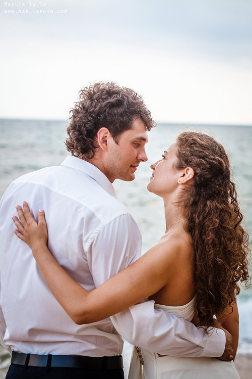 Sesión de fotos de boda de playa en España. Fotógrafo en Barcelona  Maslik Yulia