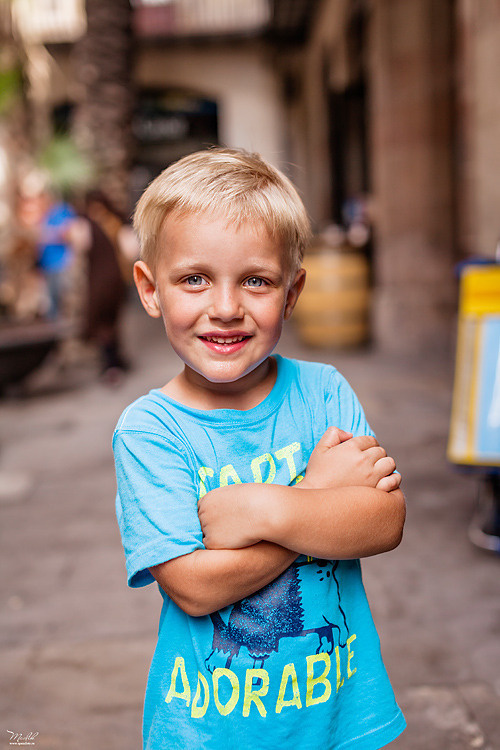 Dziarska rodzinna sesja zdjęciowa w Barcelonie. Fotograf w Barcelonie Hiszpanii Maslik Yulia