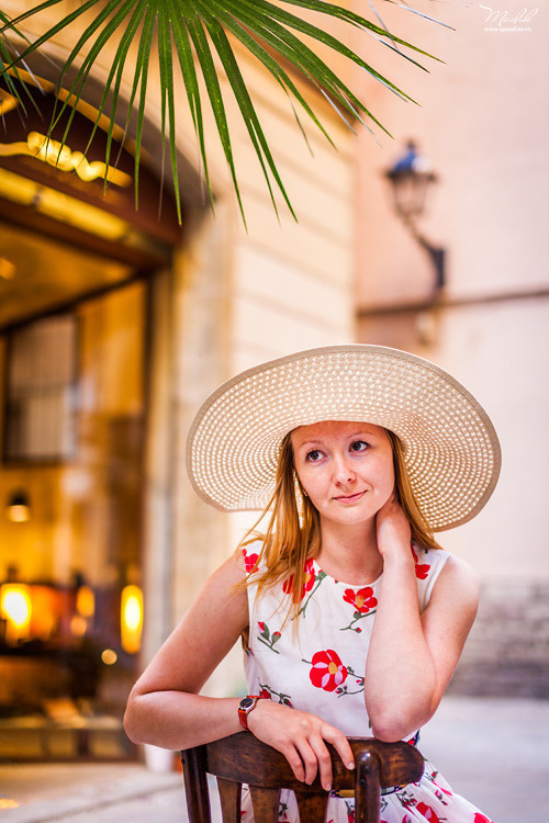 Sesión de fotos de retrato en el barrio gótico. Fotógrafo en Barcelona  Maslik Yulia