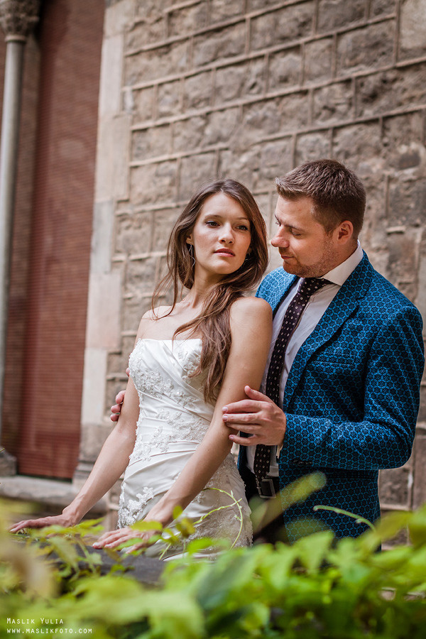 Свадебная фотосессия в Барселоне в парке Лабиринт. Фотограф в Барселоне Испании Маслик Юлия