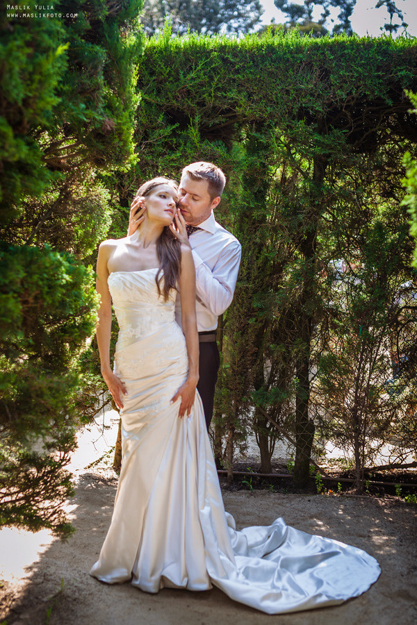 Свадебная фотосессия в Барселоне в парке Лабиринт. Фотограф в Барселоне Испании Маслик Юлия